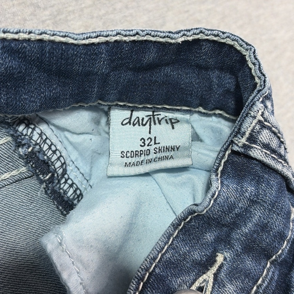 Daytrip Scorpio Skinny Jeans Size 32L Medium Wash Whiskers Stretch actual 34x33 - Picture 9 of 13